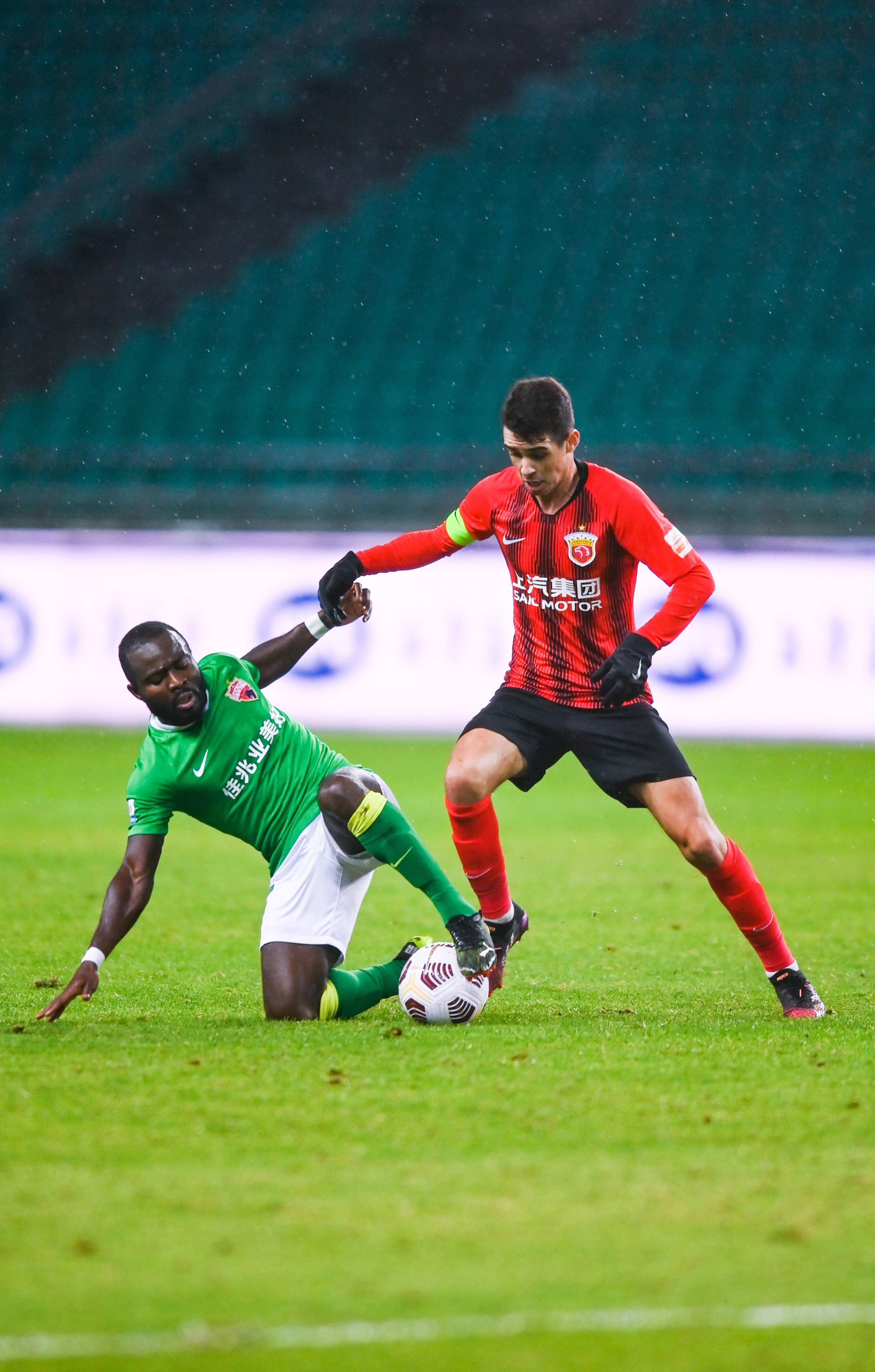 近距离的助 近距离的助