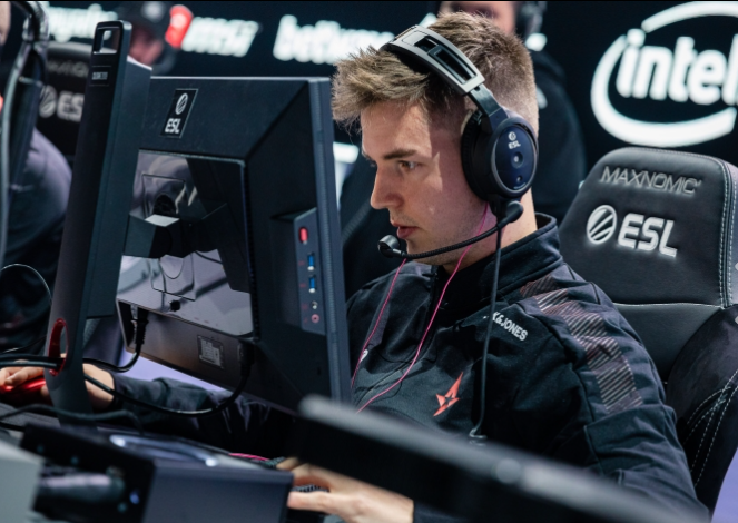 林队交锋 林队交锋