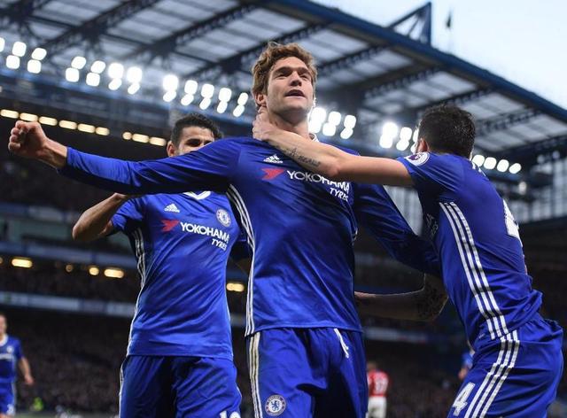 他背身拿球 他背身拿球